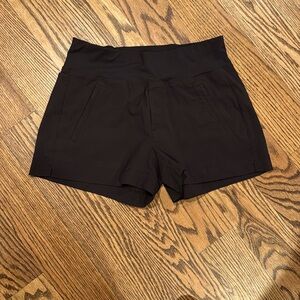 ATHLETA Trekkie North Short Size 6 Black